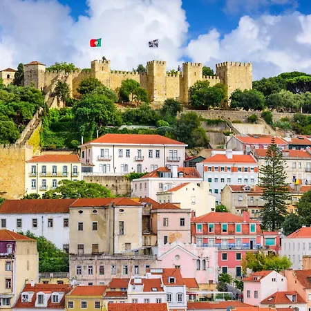 Ботель Totally Tour Portugal Lda *